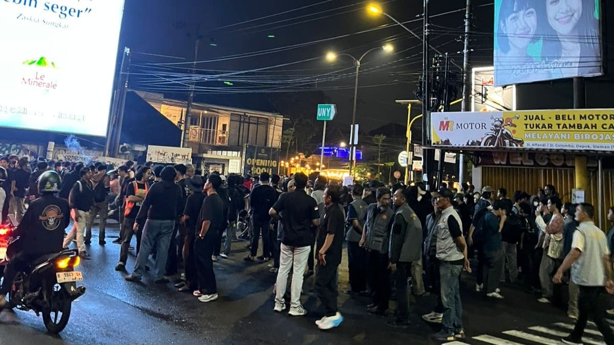 Aksi Gejayan berlanjut hingga malam hari